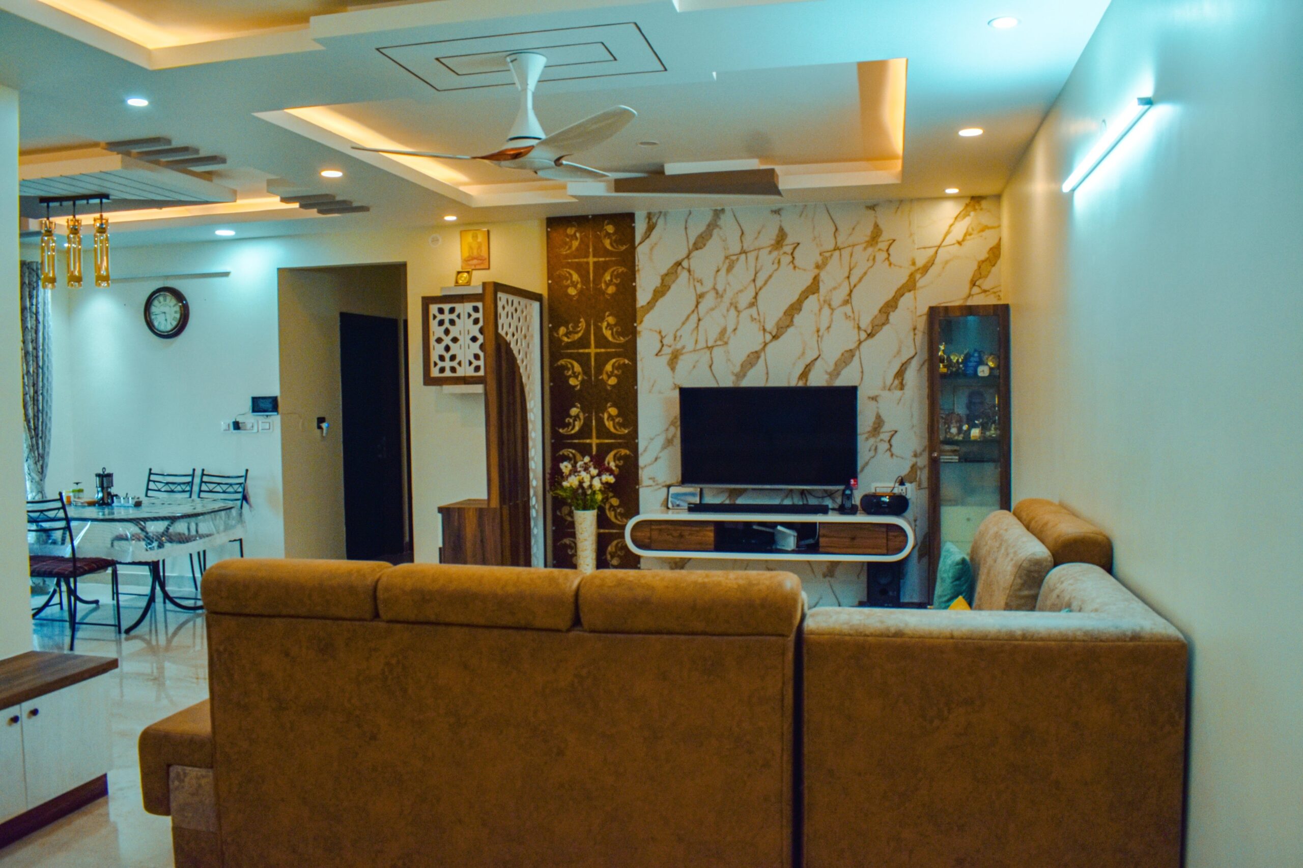 अगर आप भोपाल में एक बड़ा और आरामदायक घर तलाश रहे हैं, तो यह 3BHK Flat आपके लिए एक बेहतरीन विकल्प है। परिवार के लिए पर्याप्त जगह, बेहतर लोकेशन और किफायती किराए पर यह फ्लैट अभी उपलब्ध है। --- 📍 Location Panchwati Colony, near Bhopal Girls School, Bhopal Nearby: Schools, Colleges, Markets, Hospitals, Public Transport --- 🏠 Flat Details Type: 3BHK Flat Floor: 1st Floor Spacious 3 Bedrooms, 1 Hall, 1 Kitchen Well-ventilated & Natural Light --- 💰 Rent Monthly Rent: ₹12,000/- --- 📞 Contact Call/WhatsApp: 7828530047 --- 🔑 Key Features 1. Spacious 3BHK Flat for Family 2. Prime Location – Panchwati Colony, Bhopal 3. Schools & Colleges nearby (suitable for families with kids) 4. Affordable Rent – ₹12,000/- only 5. Peaceful and Safe Residential Area